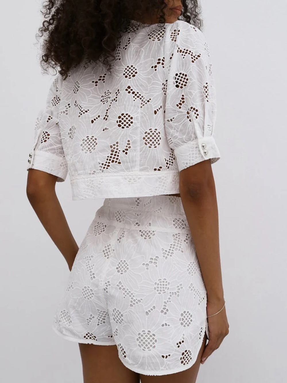 Commense Multi-Button Embroidery Shorts Set - Picture 4 of 14
